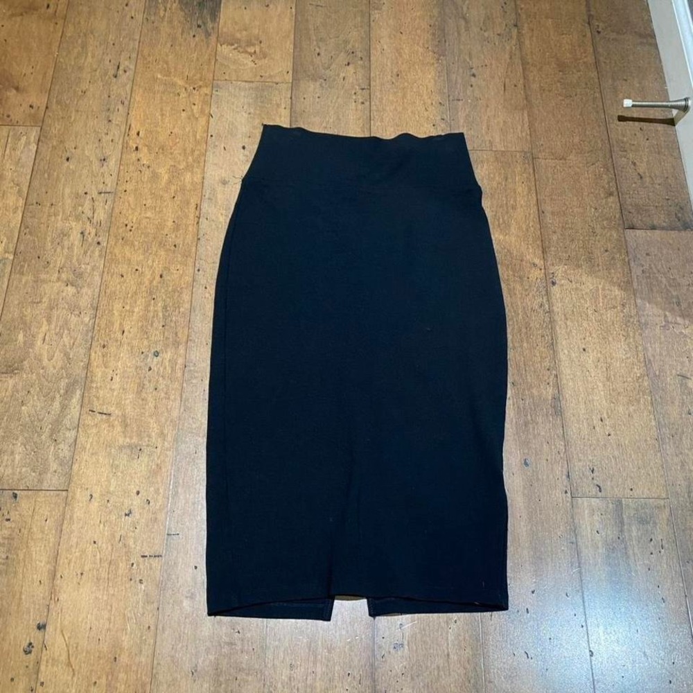 Wet Seal black midi skirt with stretchy‎ waistband Size M
